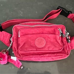 Kipling Fanny pack in red in very good condition.